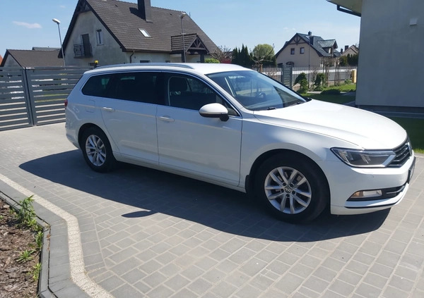Volkswagen Passat cena 60900 przebieg: 172000, rok produkcji 2015 z Drezdenko małe 154